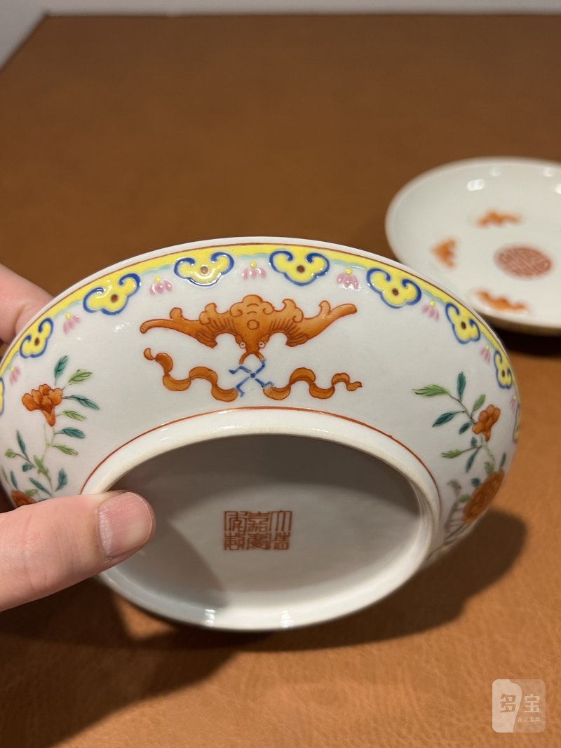 清嘉庆 粉彩折枝花卉五福纹盘（一对） - 图7